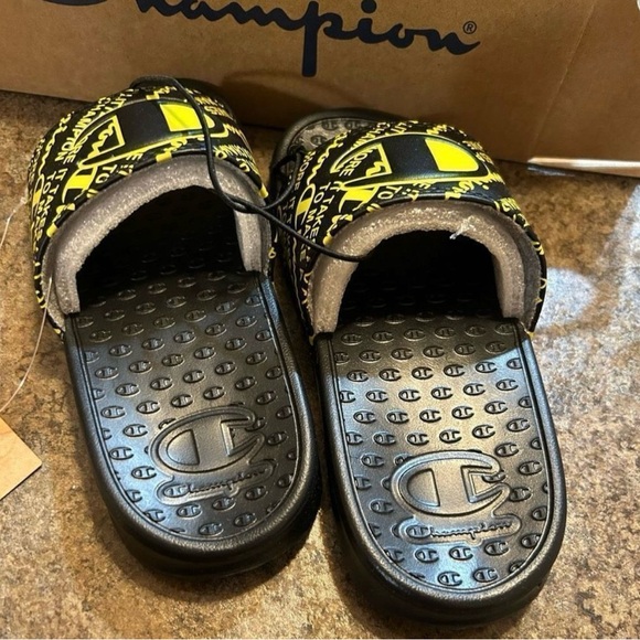 Champion Size 11 Preschool Slides Slippers NWT - Picture 2 of 6